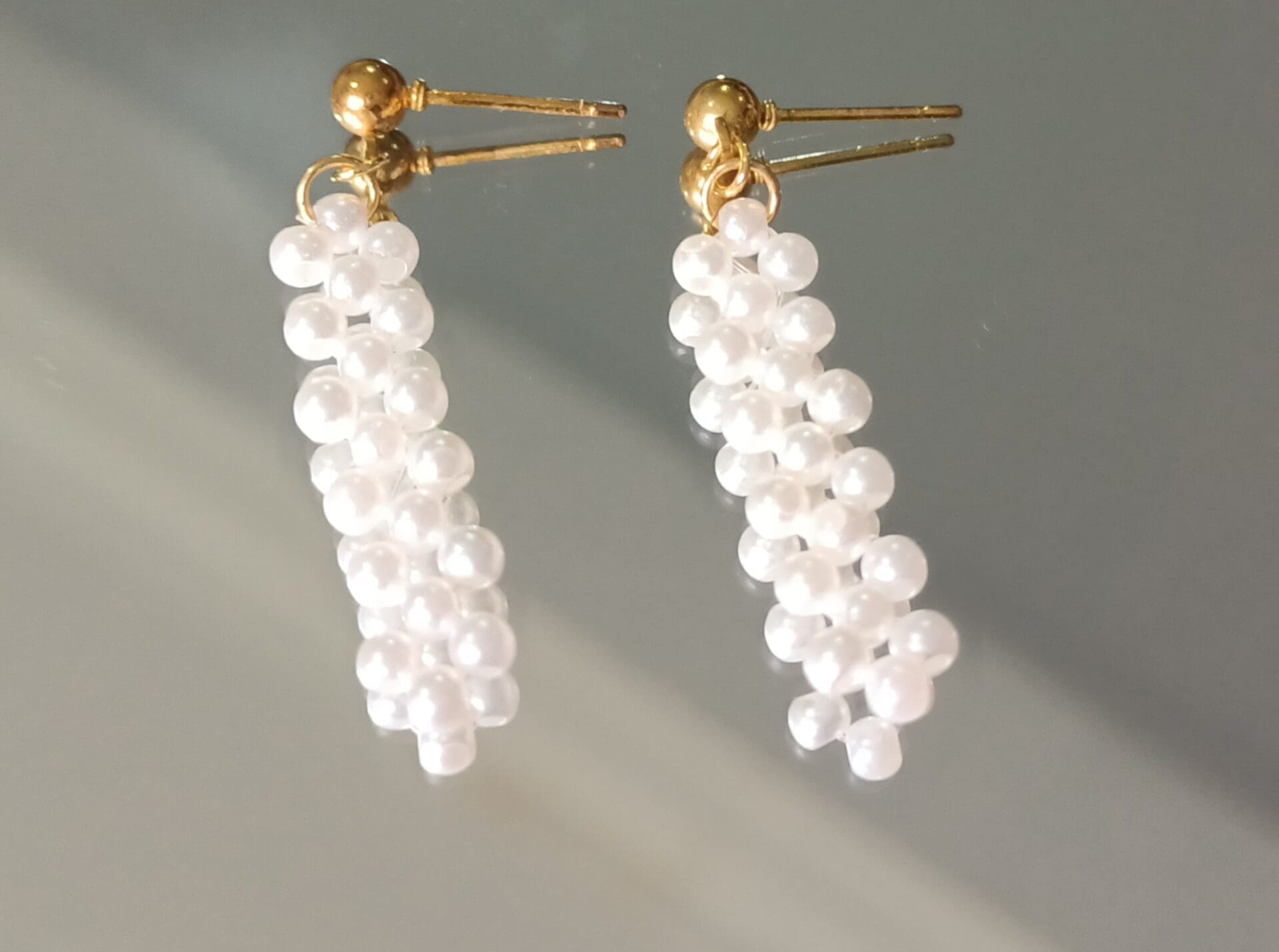 THE STONE Zigzag Faux Pearl Drop Earrings